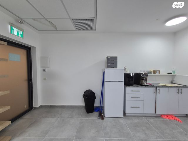 משרדים, הרב ניסנבאום 37, בת ים