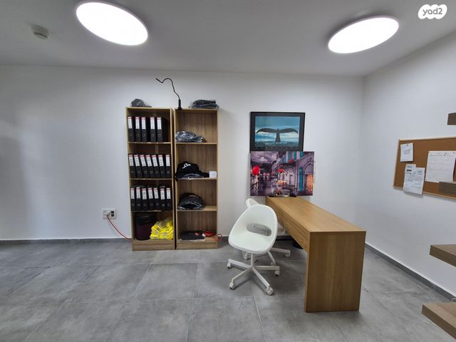 משרדים, הרב ניסנבאום 37, בת ים