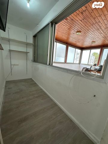 דירה, עגנון, גיורא, טירת כרמל