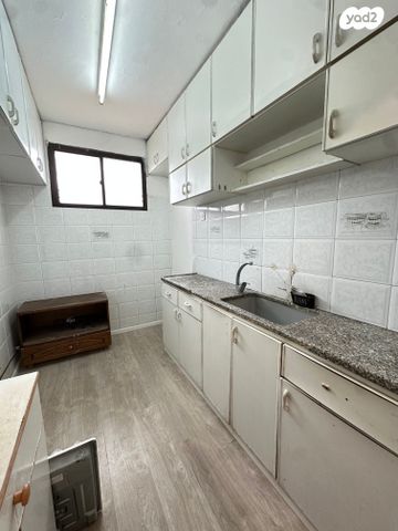 דירה, עגנון, גיורא, טירת כרמל