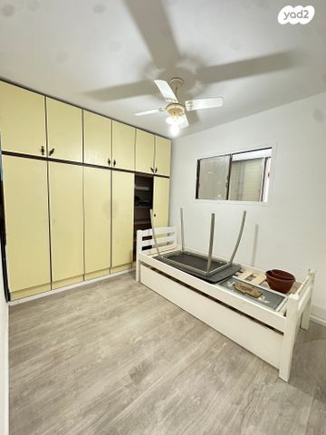 דירה, עגנון, גיורא, טירת כרמל