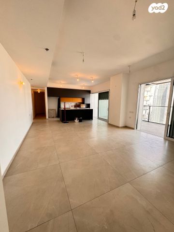 גג/ פנטהאוז, אריאל שרון 10, סיטי, גבעתיים