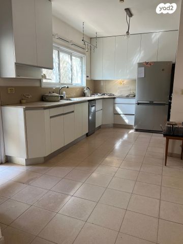 דו משפחתי, קהילת ז'יטומיר, תל אביב יפו