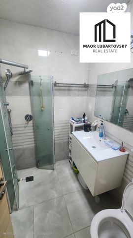 דירה, דרור, רמב"ם, ראשון לציון