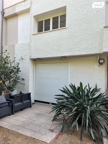 דו משפחתי, קהילת ז'יטומיר, תל אביב יפו