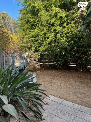 דו משפחתי, קהילת ז'יטומיר, תל אביב יפו