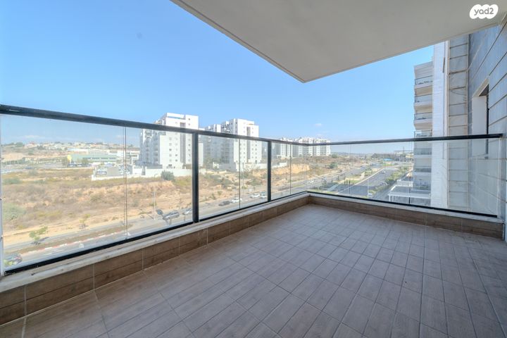 דירה, דרך ארץ 72, הפרחים, חריש