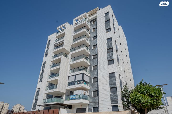 דירה, דרך ארץ 72, הפרחים, חריש