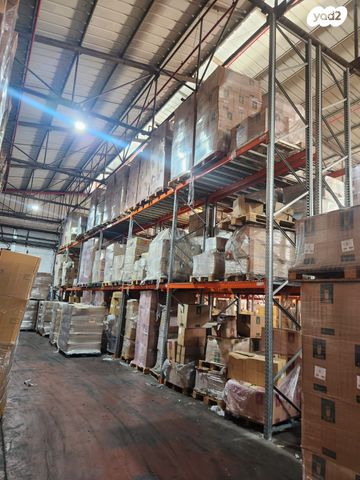 מחסנים, קרית אתא