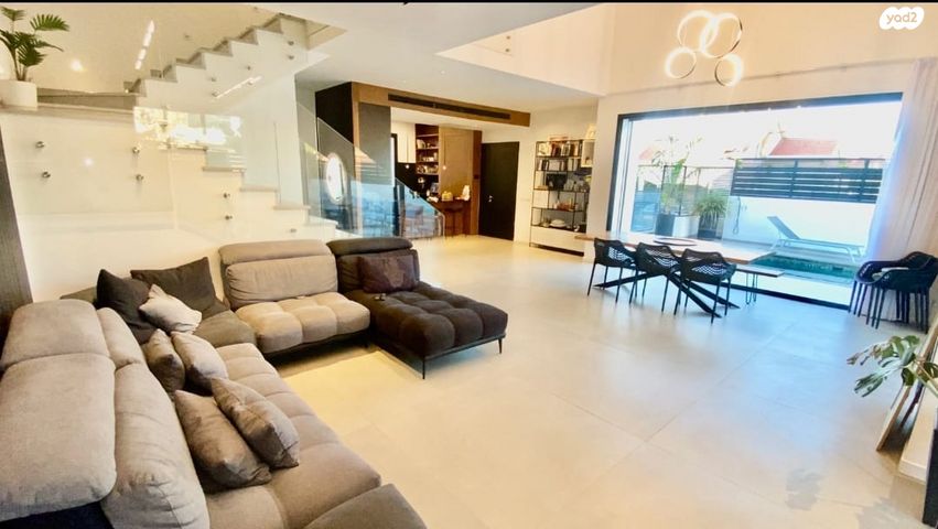 דירה, נחל כזיב, הנחלים, כפר יונה