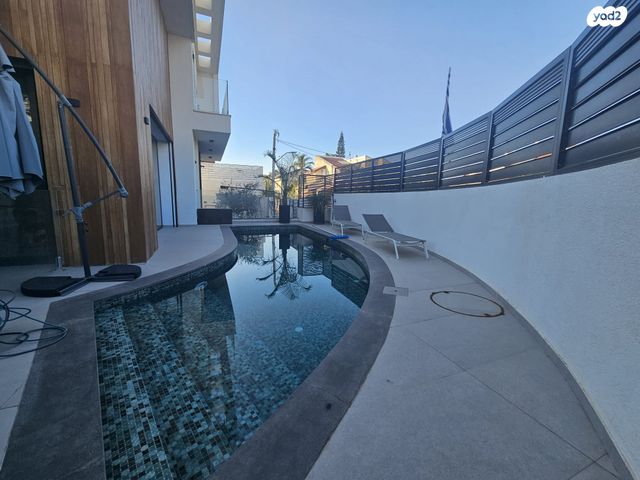 דירה, נחל כזיב, הנחלים, כפר יונה