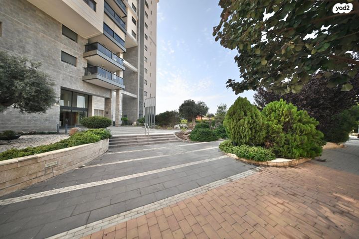 דירה, הרב יצחק שלינקה, נחלת יהודה, ראשון לציון