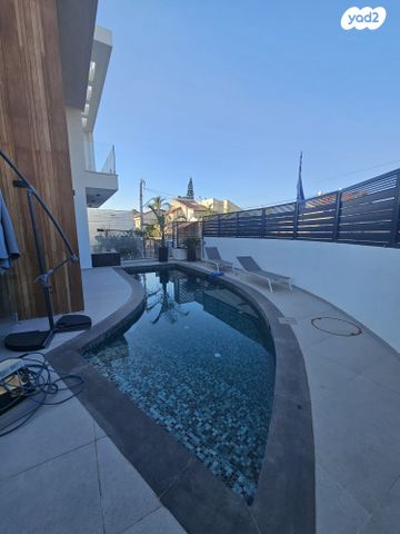 דירה, נחל כזיב, הנחלים, כפר יונה