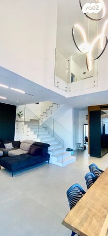 דירה, נחל כזיב, הנחלים, כפר יונה