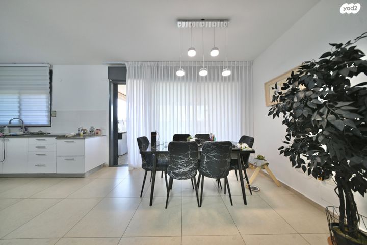 דירה, הרב יצחק שלינקה, נחלת יהודה, ראשון לציון