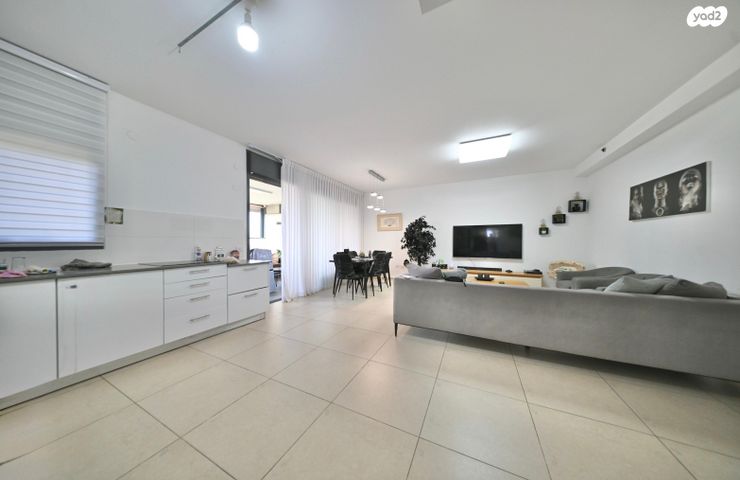 דירה, הרב יצחק שלינקה, נחלת יהודה, ראשון לציון