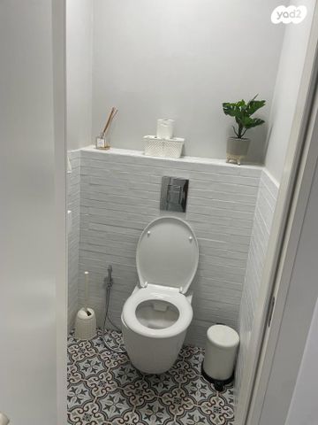 דירת גן, עלומים, אזור הבילויים, רמת גן