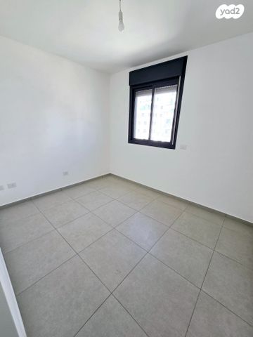 דירה, יצחק שמיר, מורשת, מודיעין מכבים רעות