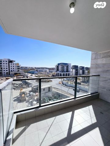 דירה, יצחק שמיר, מורשת, מודיעין מכבים רעות