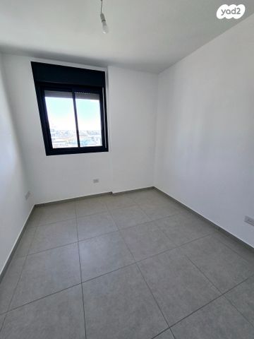 דירה, יצחק שמיר, מורשת, מודיעין מכבים רעות