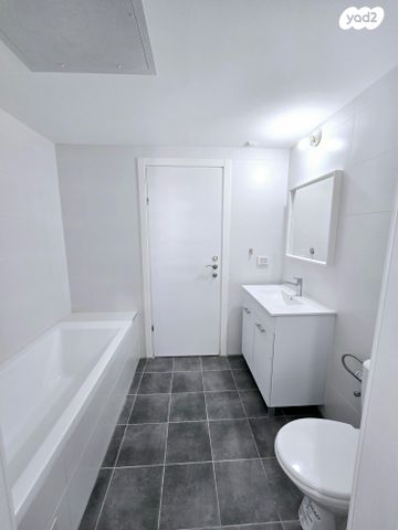 דירה, יצחק שמיר, מורשת, מודיעין מכבים רעות