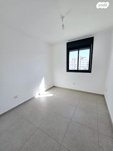 דירה, יצחק שמיר, מורשת, מודיעין מכבים רעות