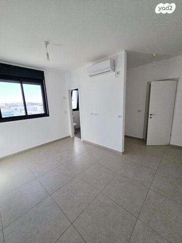 דירה, יצחק שמיר, מורשת, מודיעין מכבים רעות