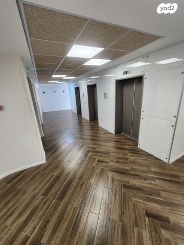 דרך מנחם בגין 74