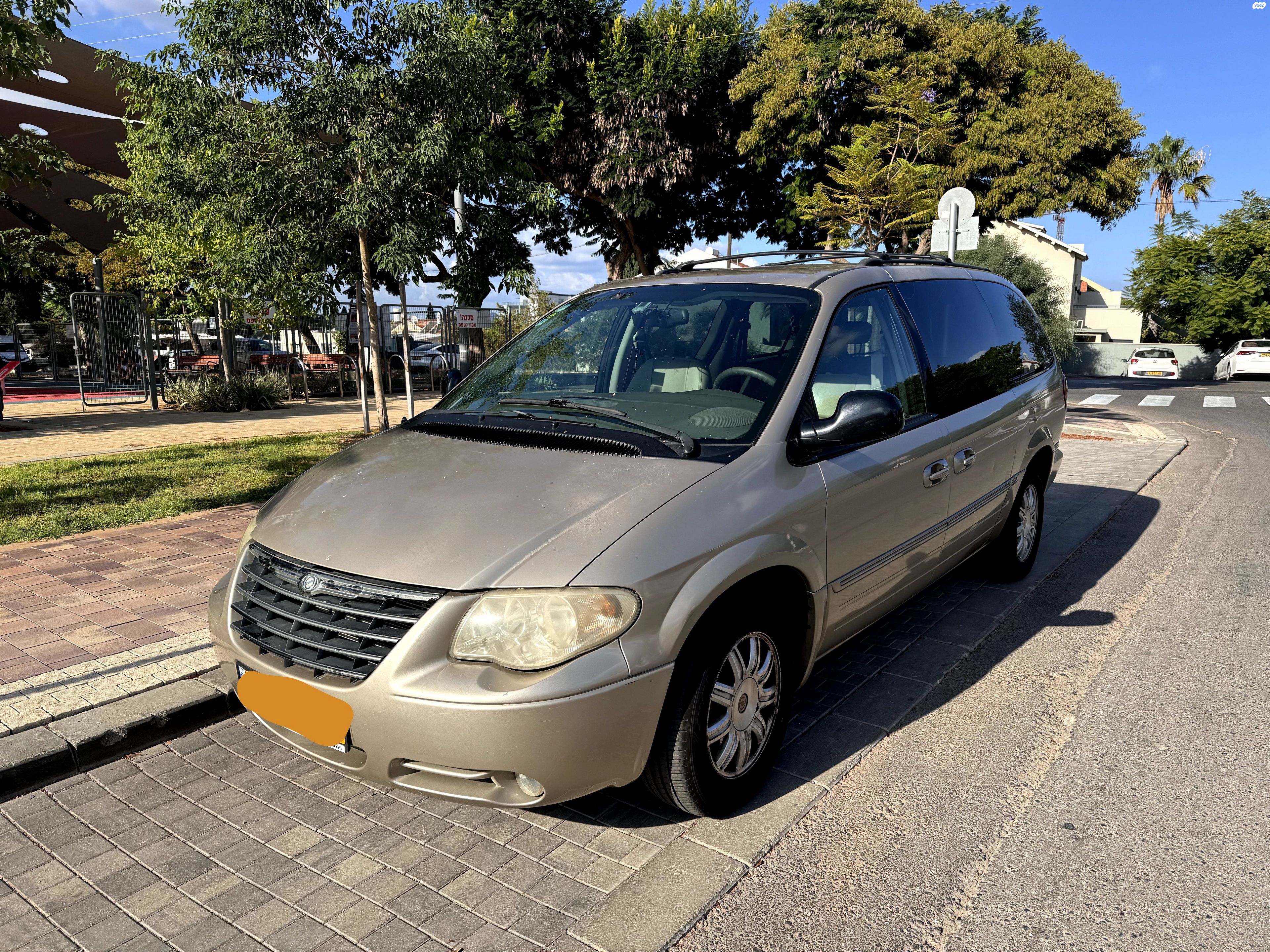 מודעת רכב קרייזלר טאון אנד קאנטרי
