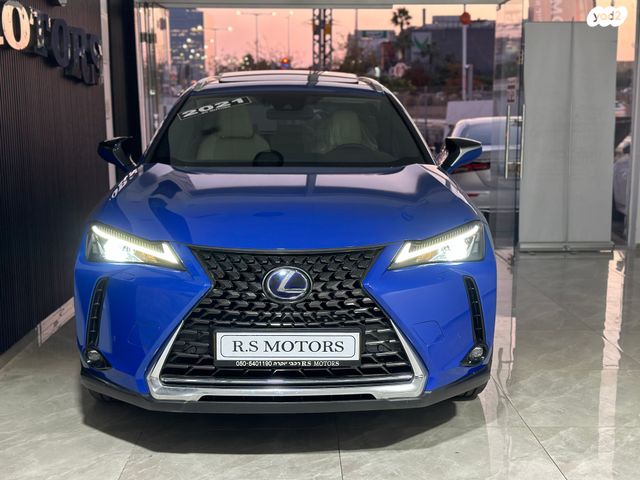 מודעת רכב לקסוס UX