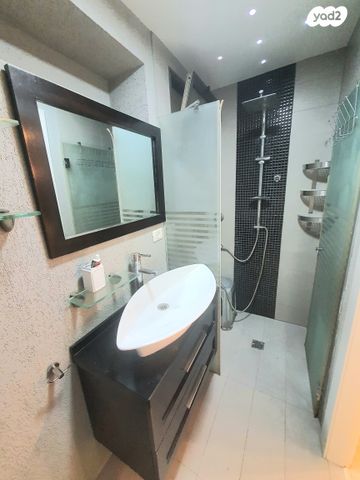 יחידת דיור, ארלוזורוב 136, נווה רמז, חולון