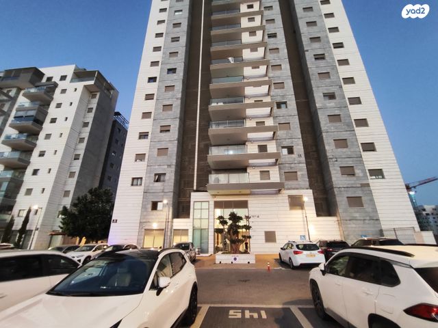 דירה, הנרייטה סאלד, כרמי גת, קרית גת