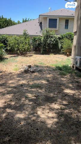 דו משפחתי, בחן