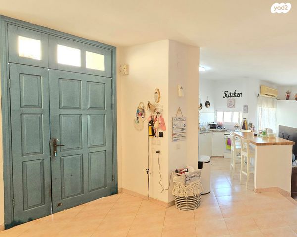 דו משפחתי, אורנית