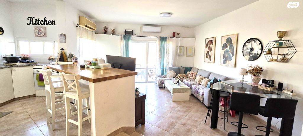 דו משפחתי, אורנית