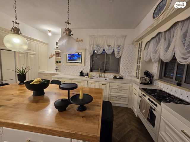 דו משפחתי, נאות הפרחים, גן יבנה