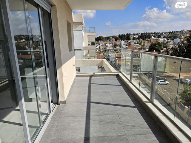 דופלקס, ג'ון קנדי 36, ראש העין