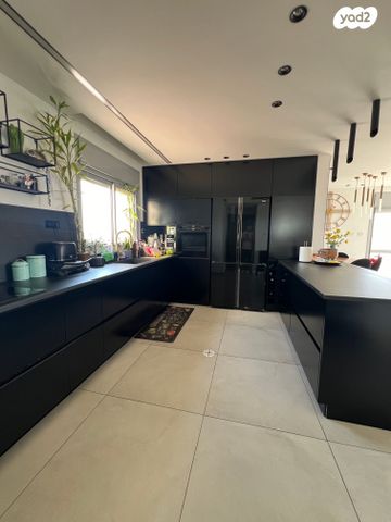 גג/ פנטהאוז, גדעון האוזנר, רמות הרכס, באר שבע