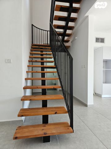 דופלקס, ג'ון קנדי 36, ראש העין