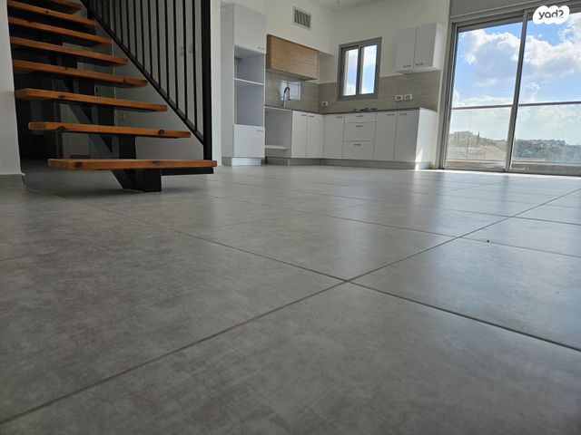 דופלקס, ג'ון קנדי 36, ראש העין