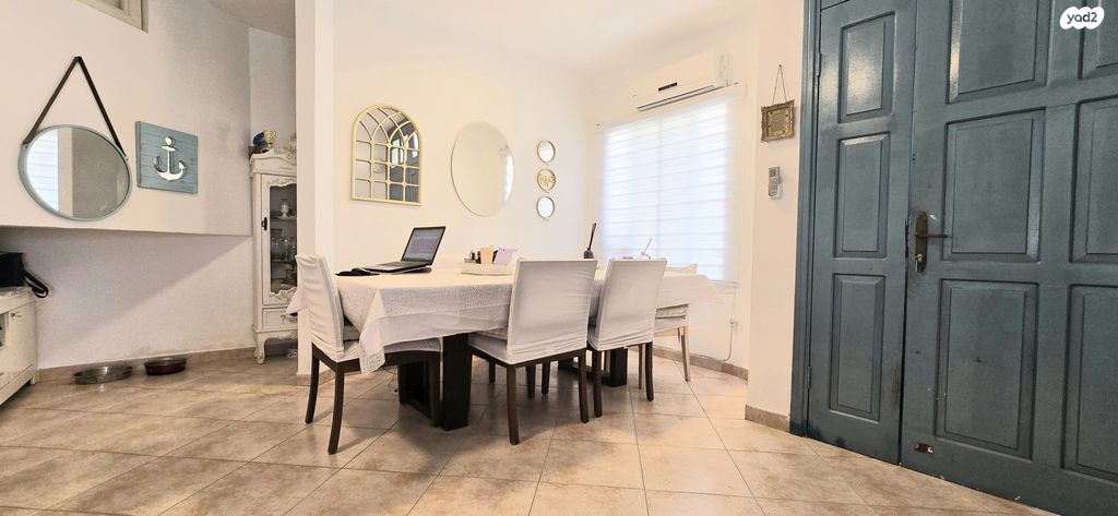 דו משפחתי, אורנית