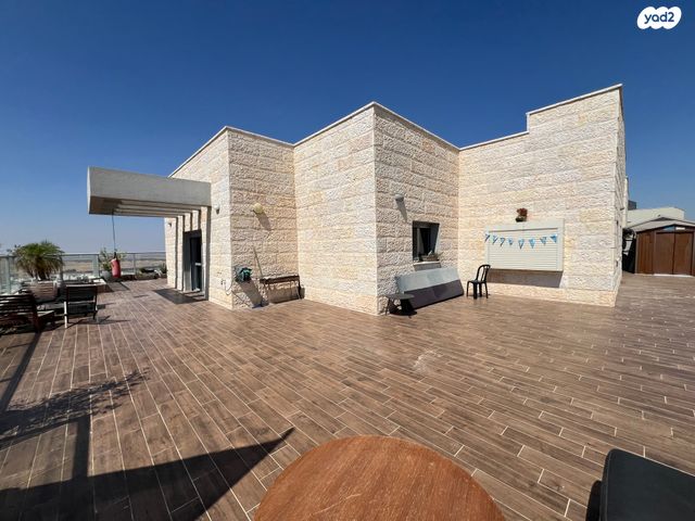 גג/ פנטהאוז, גדעון האוזנר, רמות הרכס, באר שבע