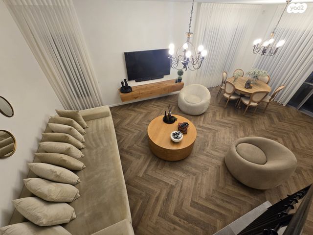 דו משפחתי, נאות הפרחים, גן יבנה