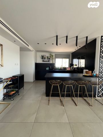 גג/ פנטהאוז, גדעון האוזנר, רמות הרכס, באר שבע