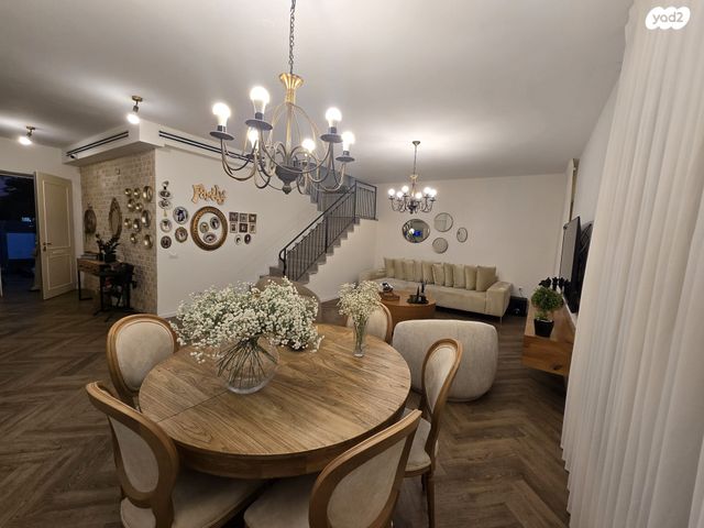 דו משפחתי, נאות הפרחים, גן יבנה