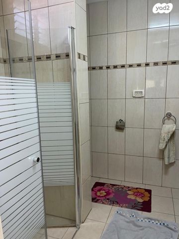 דו משפחתי, בחן