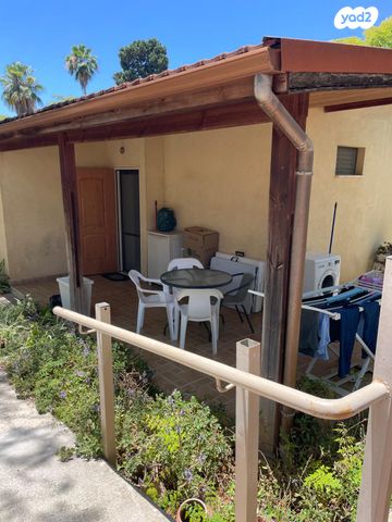 דו משפחתי, בחן