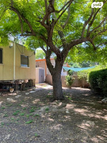 דו משפחתי, בחן