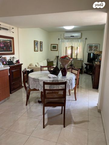 דו משפחתי, בחן