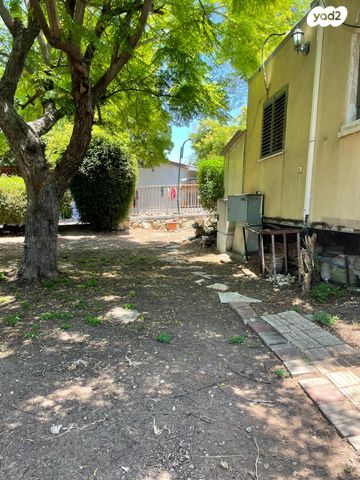 דו משפחתי, בחן